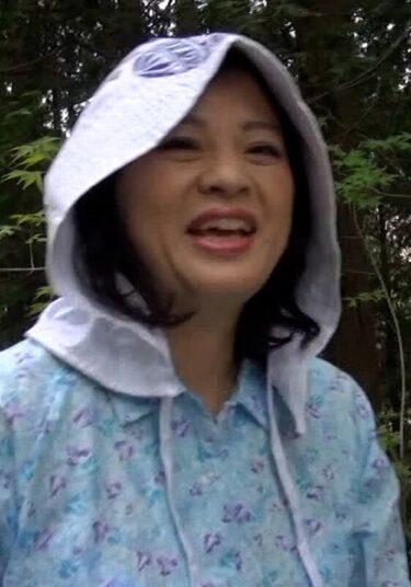 群馬の山間部に住む美熟女さんを求めて突撃訪問！初めてのAV男優とのハメ撮りSEXを堪能する田舎熟女！ーお得に購入はコチラ！